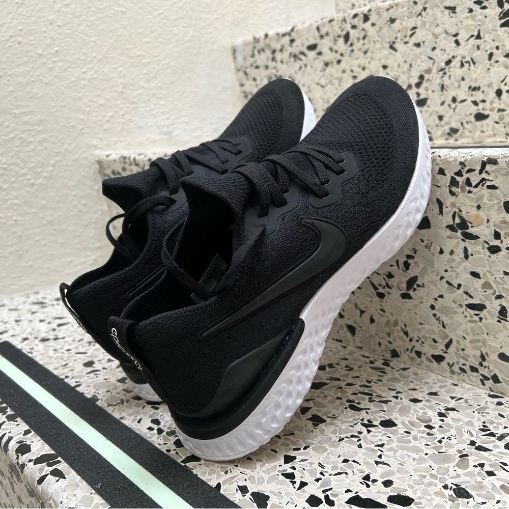 Nike Epic React Flyknit 2